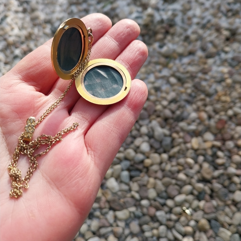 Antique Gold Planted Pendant Necklace - Picture 16 of 16